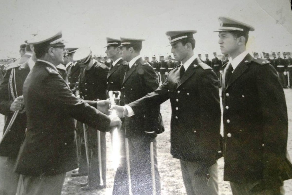 1977 - Foto 06 - Entrega de sables