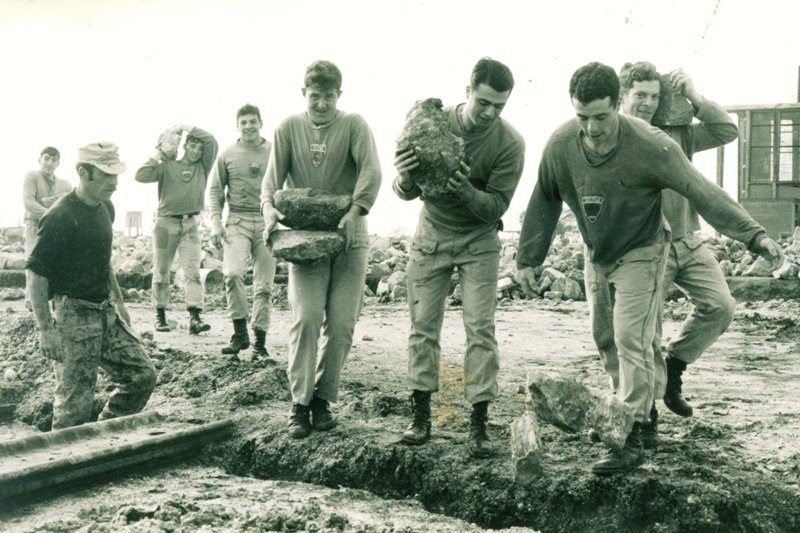 Fotos históricas - Foto 16 - Llenando canaletas