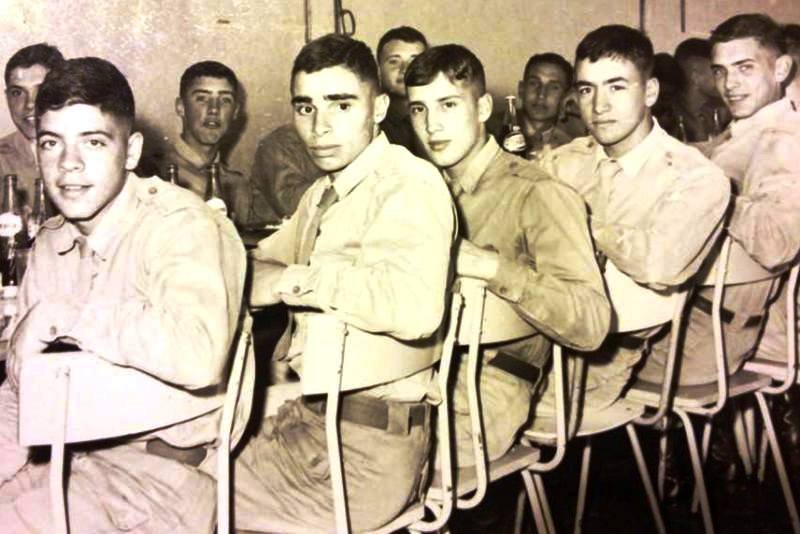 1974 - Foto 09 - Festejo en Comedor de Alumnos