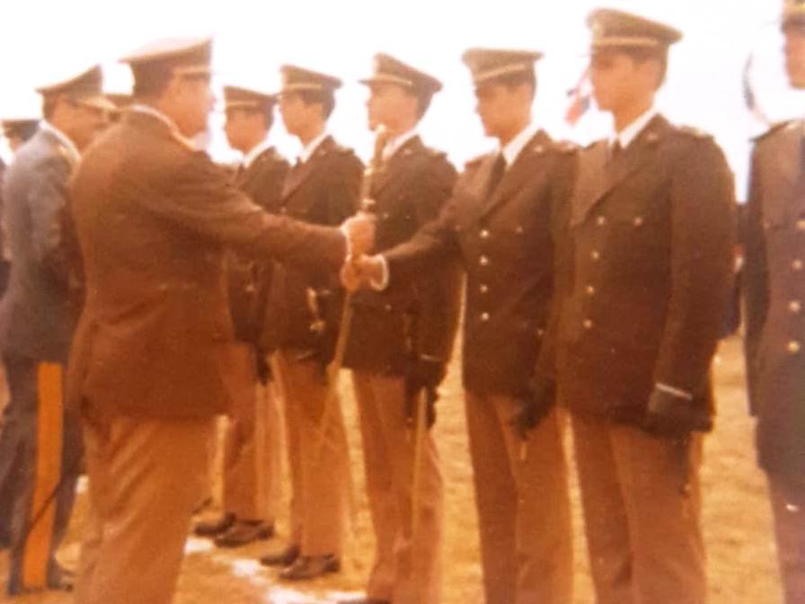 1977 - Foto 17 - Entrega de sables
