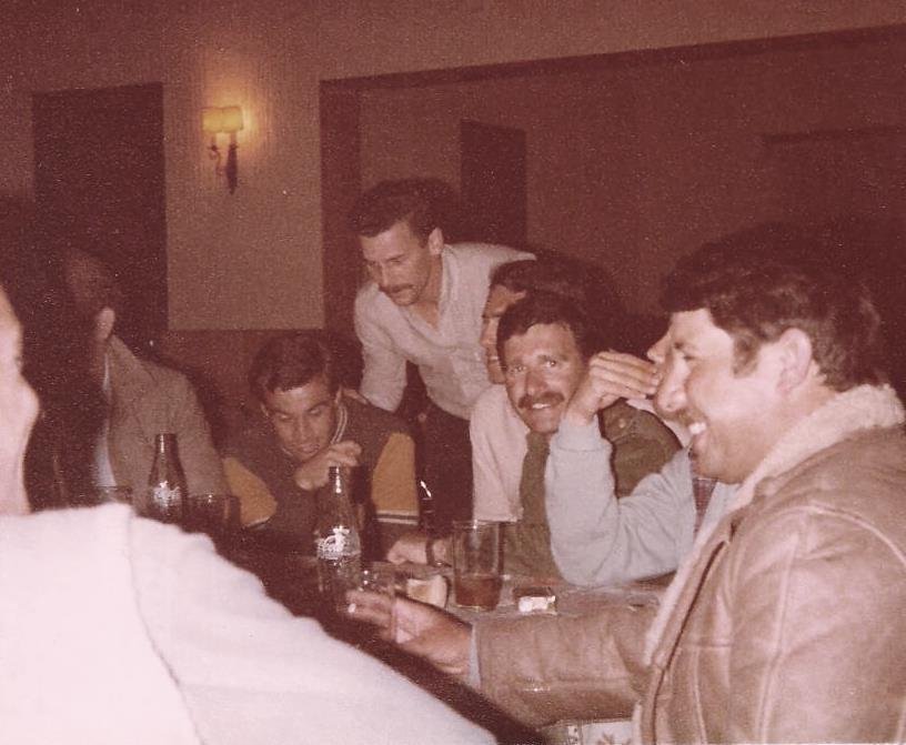 Oficiales - Foto 08 - 1983